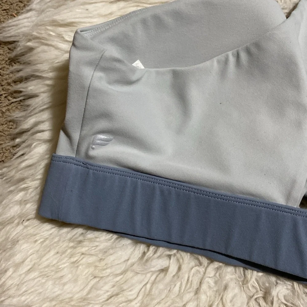 Fabletics‎ Oasis Twist Sports Bra In Arctic Grey/Raincloud Size 1X